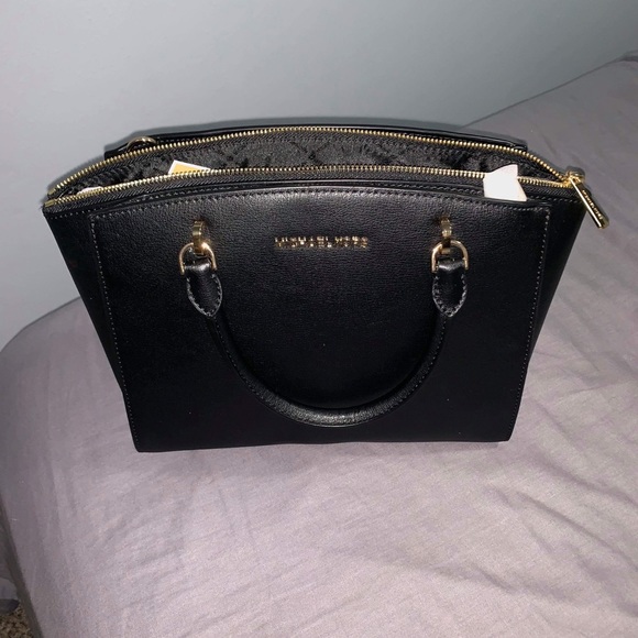 Michael Kors Purse - Picture 3 of 4